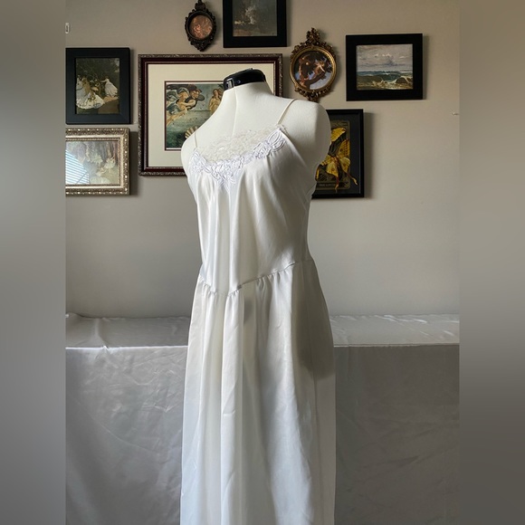vintage satin nightgown - Picture 2 of 3